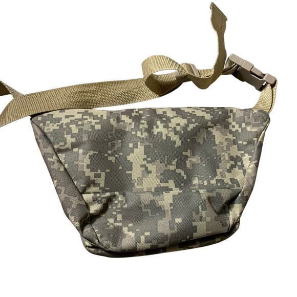 Everest 11.5 in. Wide Digital Camo Fanny Waist Pack - Picture 2 of 5